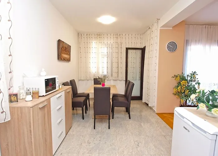 Mato 1424 아파트 풀라